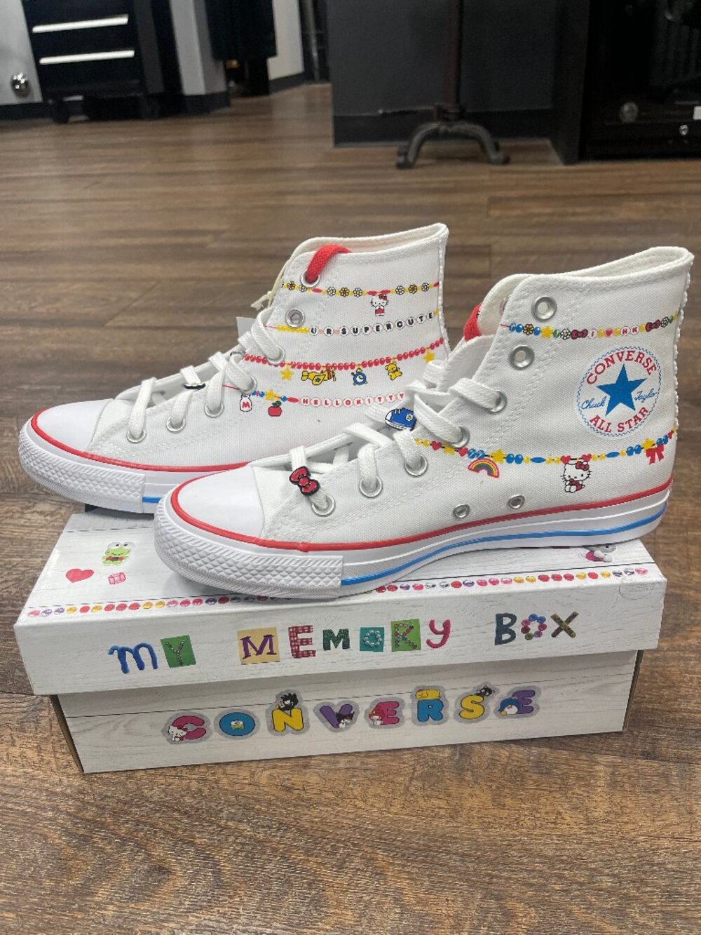Converse x Hello Kitty Chuck Taylor Hi Women's 8 NWT
